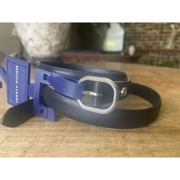 Tommy Hilfiger Women’s Black Tan Reversible Belt size L Logo Buckle NWT - Picture 2 of 4